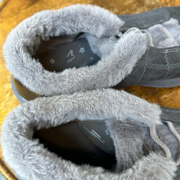 Bzees Shoes Wm 9M Golden Gray Faux Suede Slip On Faux Fur Lining Sneaker Bootie - Picture 12 of 14